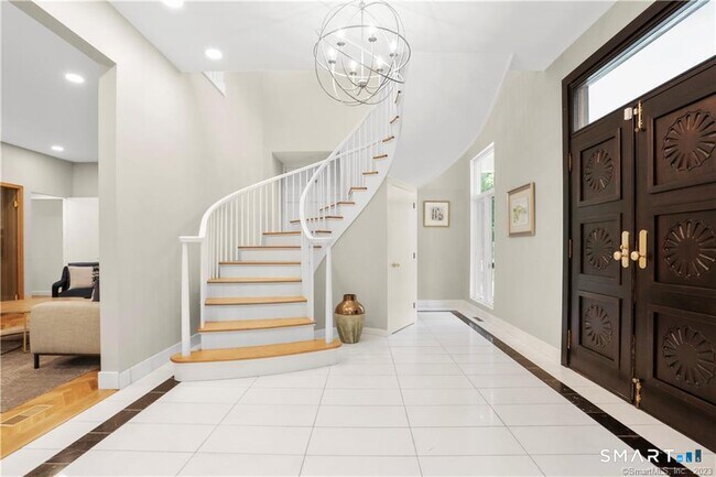 Building Photo - 345 Governors Ln