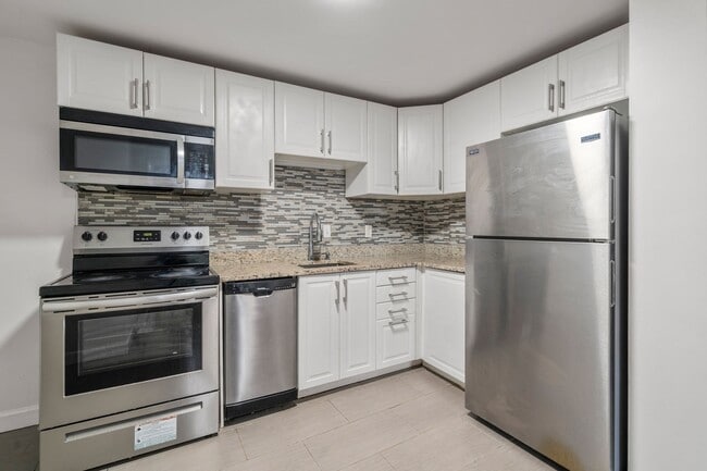 Building Photo - 39 Montvale Ave
