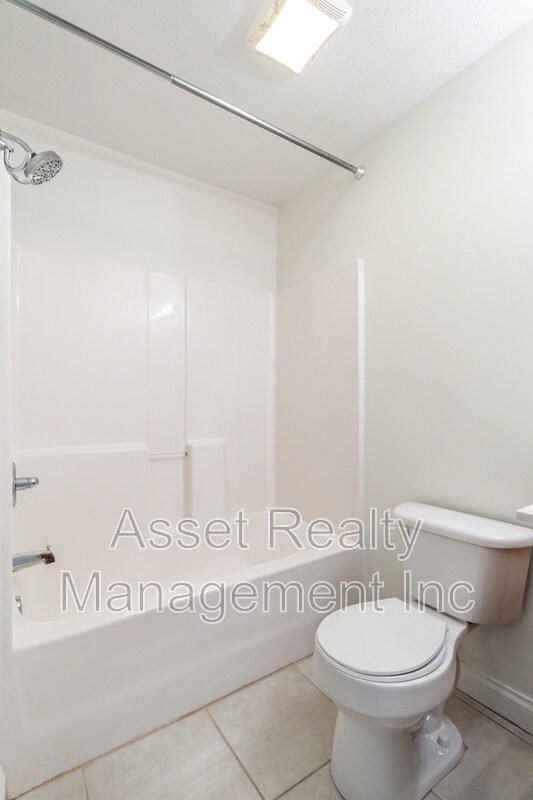 Building Photo - 624 Drakewood Rd