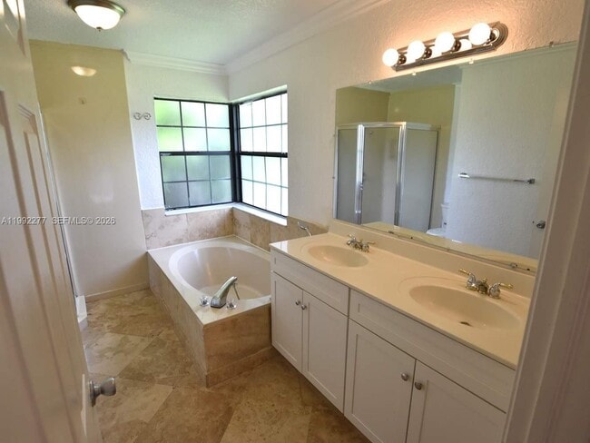 Building Photo - 800 SW 87th Terrace