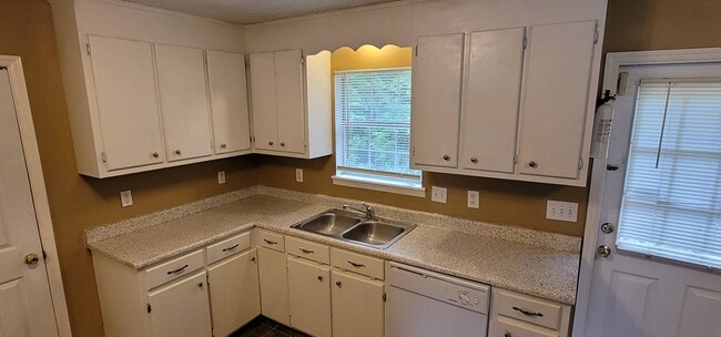 Building Photo - 11 Silver Spur Ct