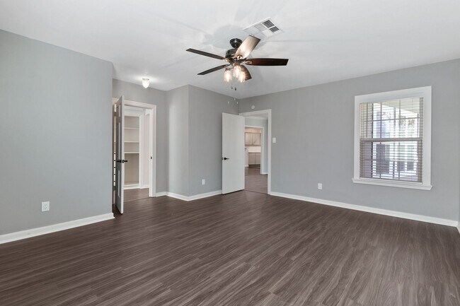 Building Photo - Completely Renovated Home Less Than 1 Mile From TCU