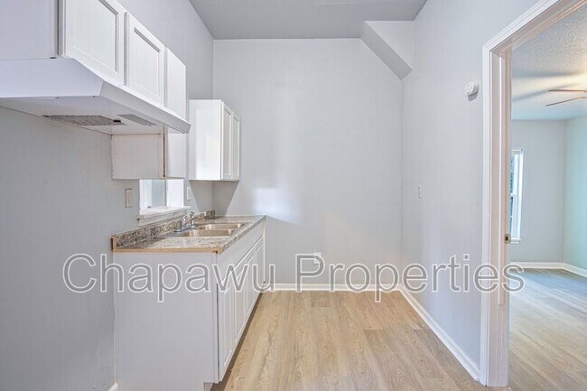 Building Photo - 1412 Hays St