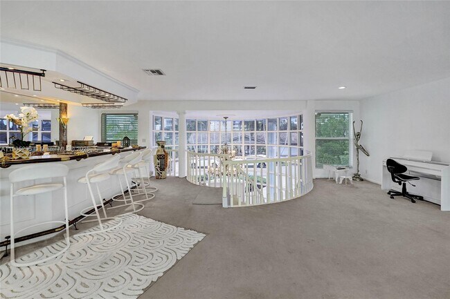 Building Photo - 2889 NE 35th St