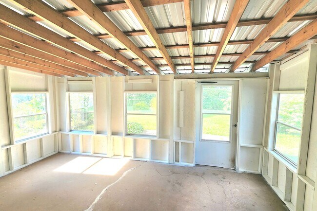 Building Photo - 1321 E Walnut Lawn St
