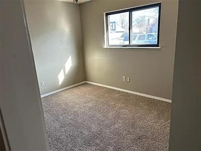 Building Photo - Nice home with 3 Bedrooms, 2 Baths