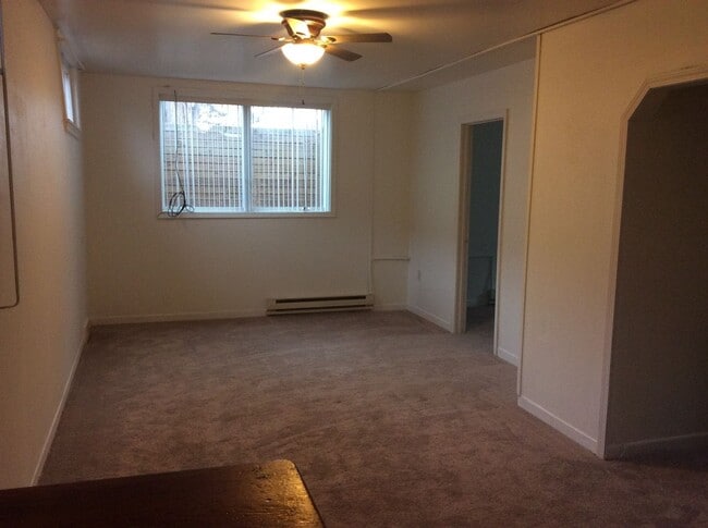 Building Photo - 3 bedroom, 2 bath Single Family house