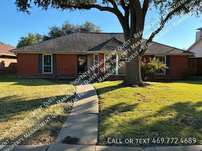 Primary Photo - 814 Meandering Way