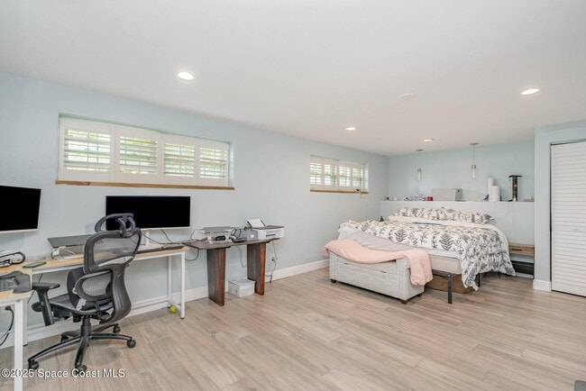 Building Photo - 409 E Melbourne Ave