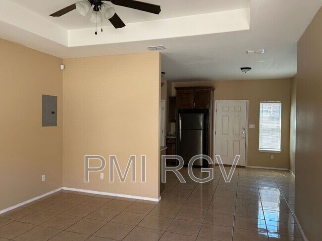 Building Photo - 2708 Primrose Ave