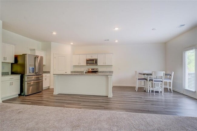 Building Photo - 7061 Rochford Dr