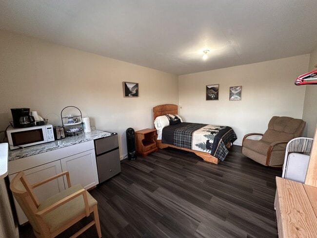 Building Photo - 1410 E St