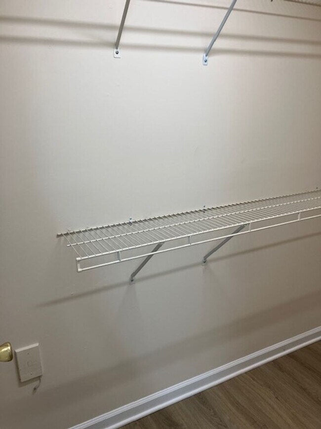 Building Photo - 721-D