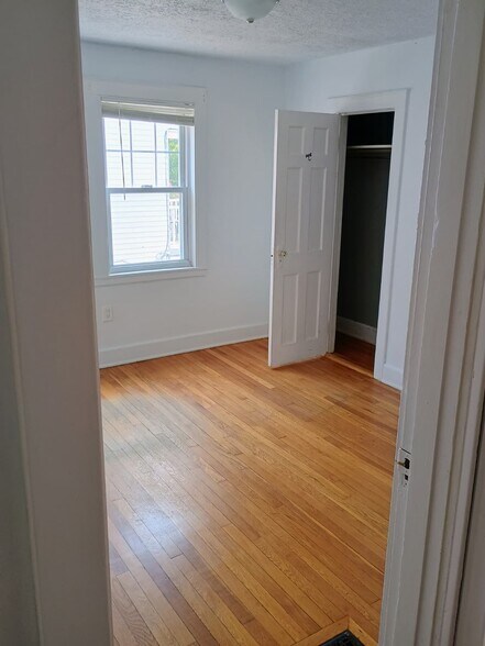 Building Photo - 46 Lawn Ave