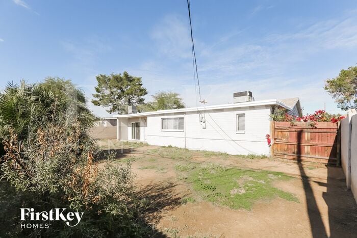 Building Photo - 2929 W Rancho Dr