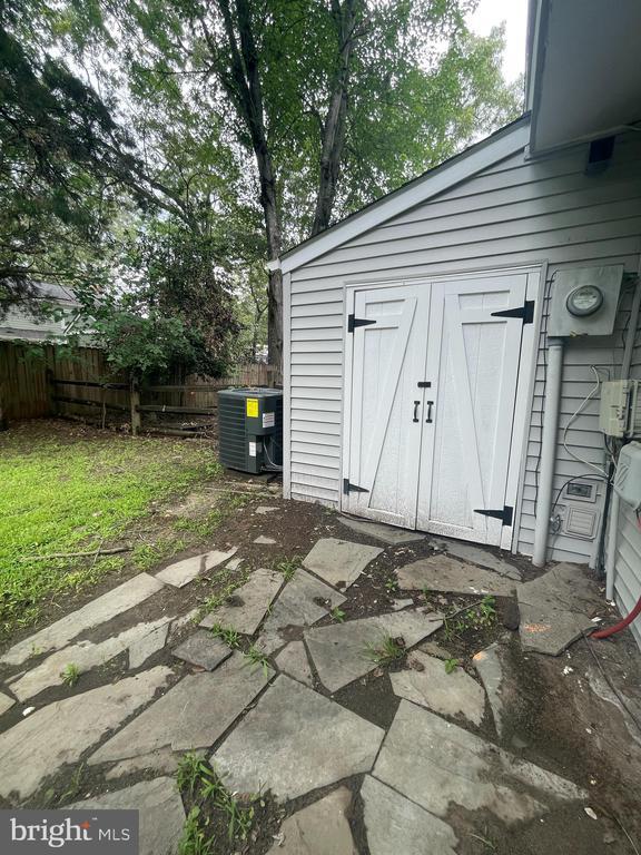 Building Photo - 5005 Vane Ct