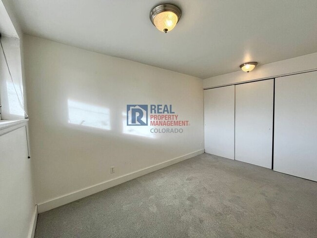 Building Photo - 565 S Ogden St