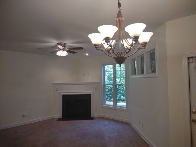 Building Photo - Lovely 2 Bedroom House | Great Location!