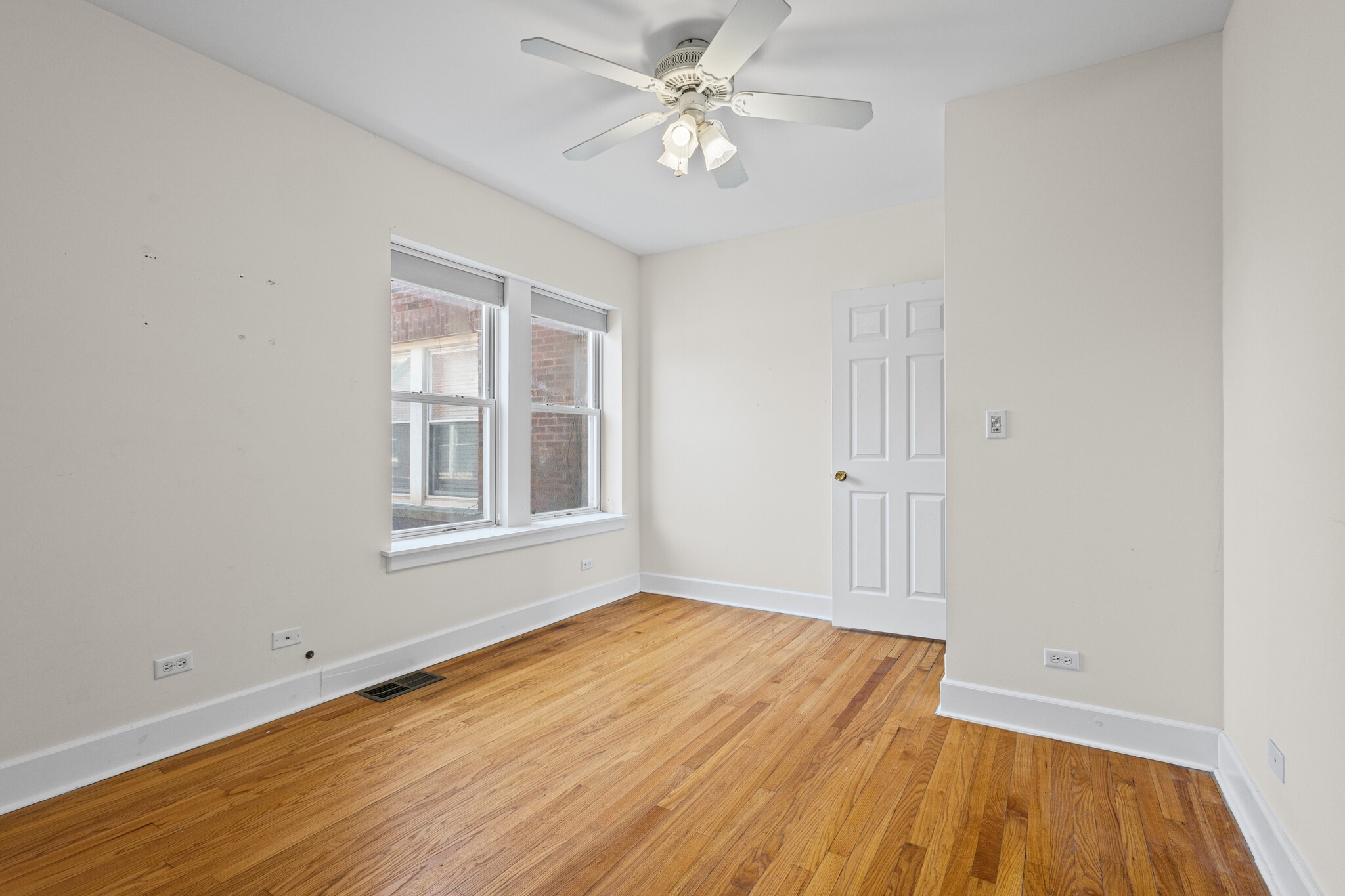 Building Photo - 3454 N Janssen Ave