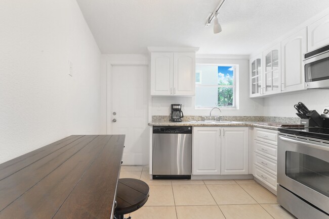 Building Photo - 1142 99th St