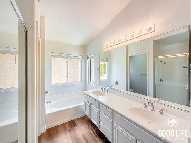 Building Photo - Spacious 3BD/2.5 BA Home in Scripps Ranch with Pool, Private Balcony & In-Unit Laundry