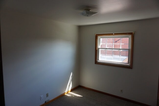 Building Photo - 2 Bedroom / 1 Bath Apt. Kingsport, TN