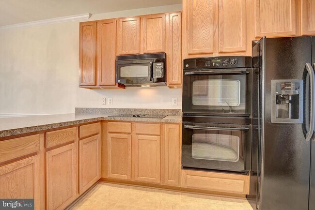 Building Photo - 7111 Beissel Ct