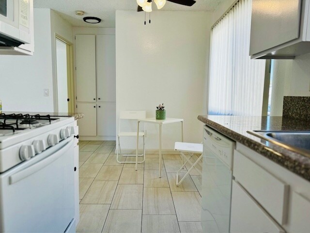 Building Photo - 18445 Collins St