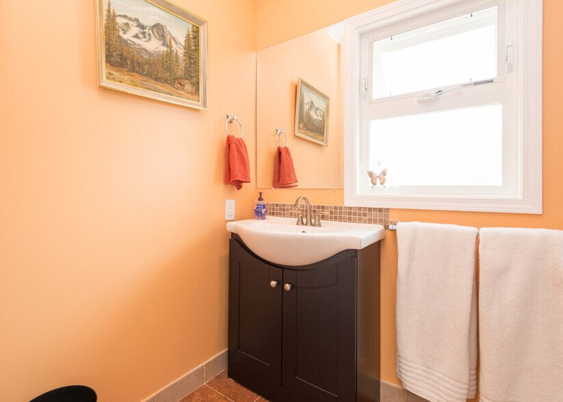 Building Photo - 900 21st Ave