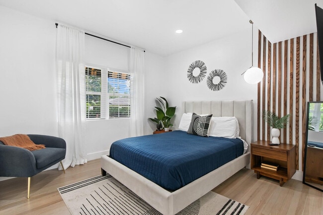 Building Photo - 615 SE 11th Ave