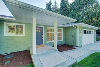 Building Photo - 3bd/2ba Mercer Island Home