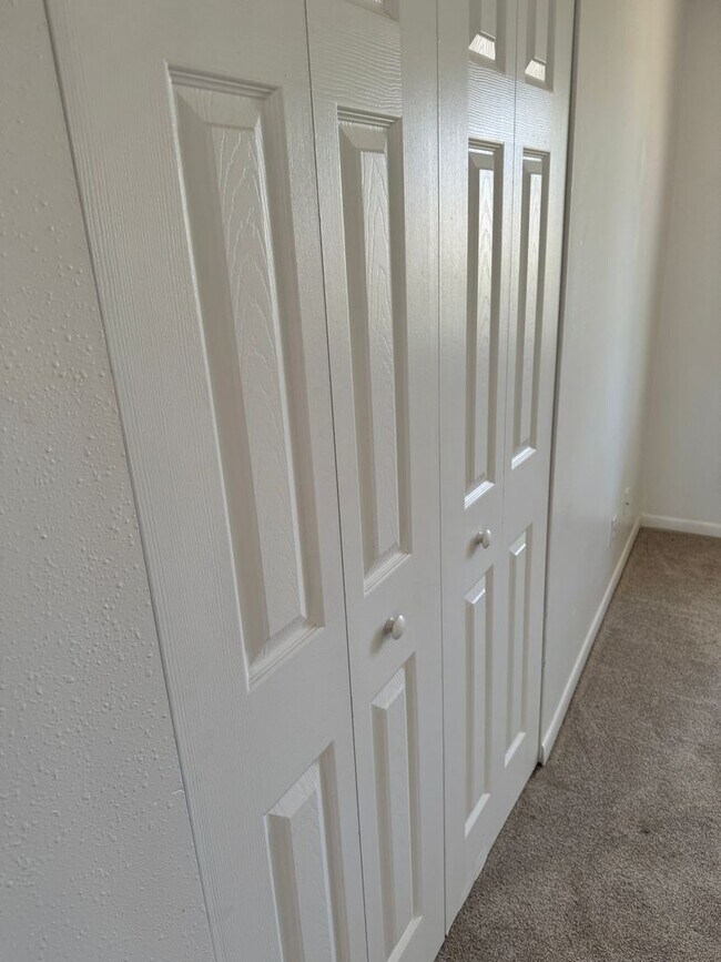 Building Photo - Great Features and Great Price!