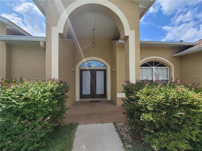 Building Photo - 165 Frontier Dr