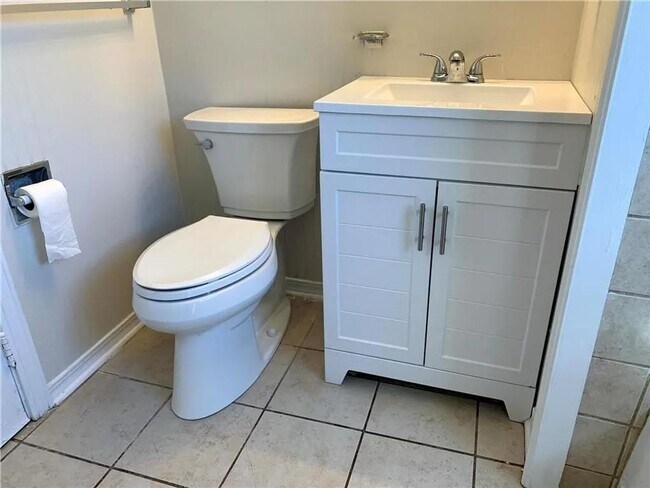 Building Photo - 3 Bedroom 1 Bathroom House in Mobile- FIRST MONTH RENT HALF OFF!!!