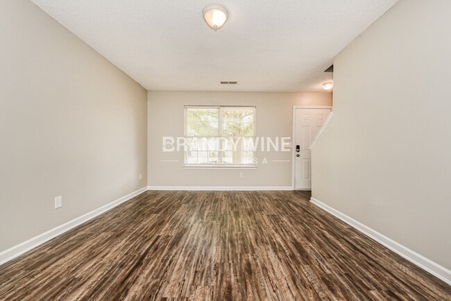 Building Photo - 283 Coral Cir