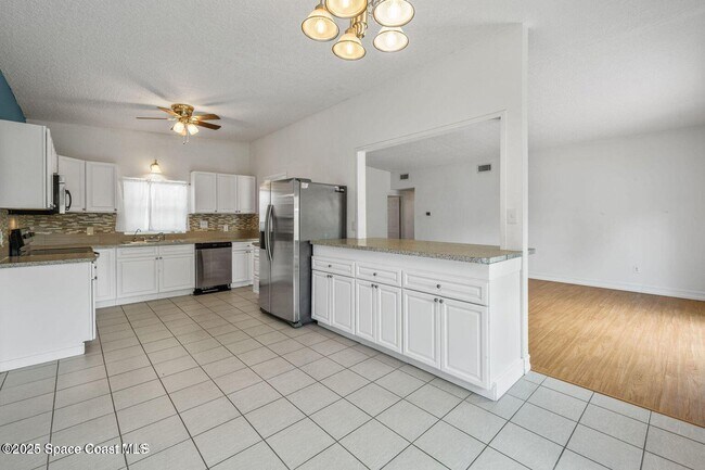 Building Photo - 855 Delano Rd