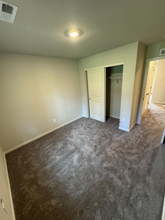 Building Photo - Must See 3 Bedroom with Fenced Yard!