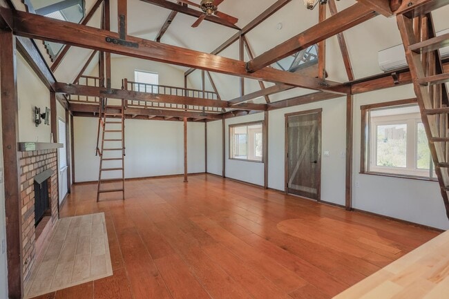 Building Photo - BARN STYLE HOME ON HUGE LOT!!!!1 Bedroom LOFT 1.5 Bathroom