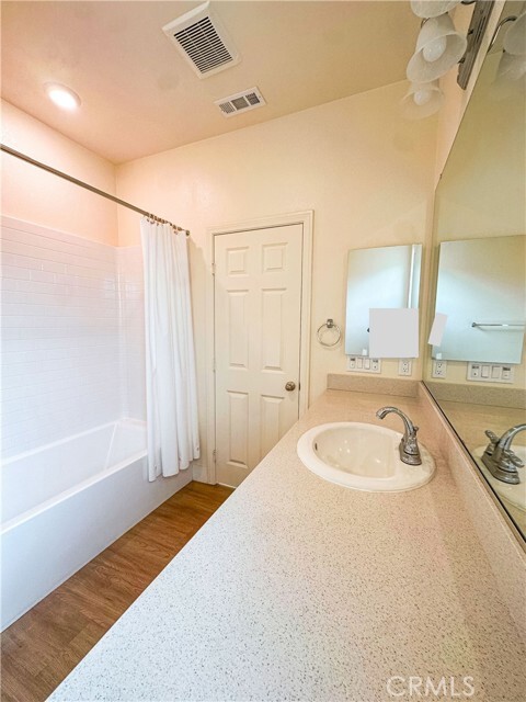 Building Photo - 10993 Bel Air Ave