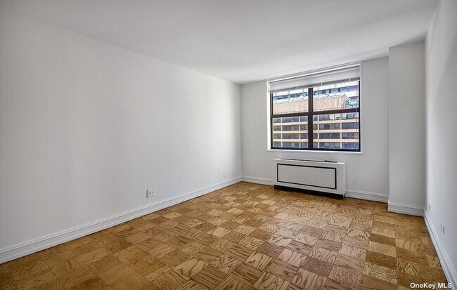 Building Photo - 71 E 71st St