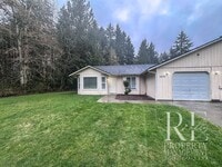 Building Photo - Duplex Living with Expansive Yard, LVP Flooring & Spacious Layout
