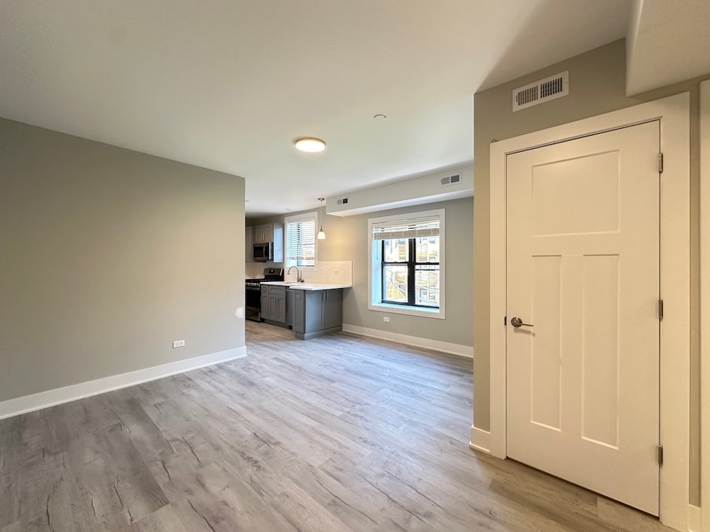 Building Photo - 1142 Oak Ave