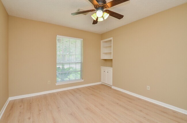Building Photo - 2554 Hodges Bend Cir