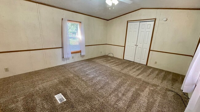 Building Photo - Cozy Open Layout 2BD/1BA Home~Fenced Yard~...