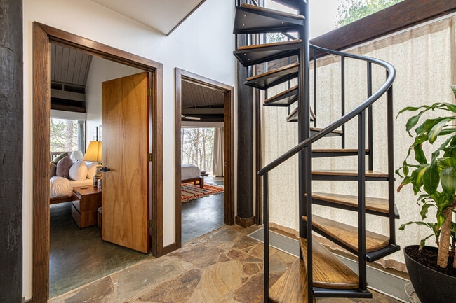 Building Photo - 1816 Bear Spgs Wy