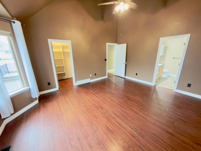 Building Photo - 317 W Farmside Dr