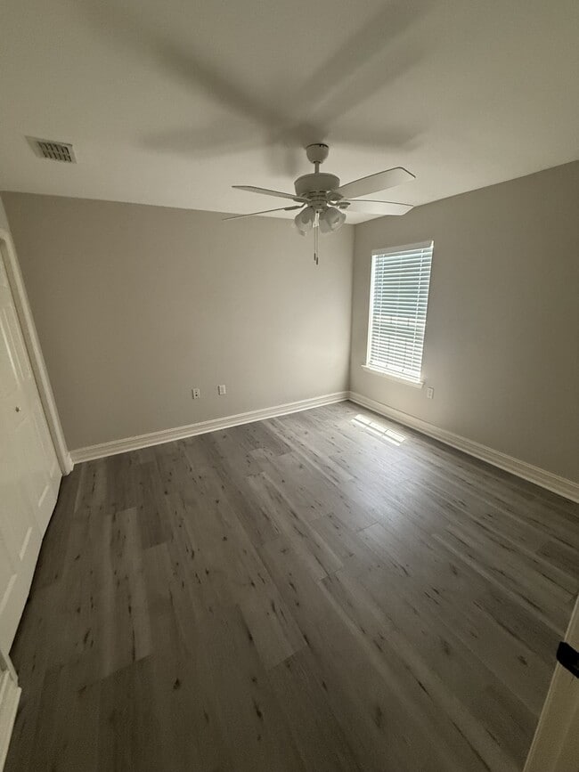 Building Photo - 1529 Crescent Hills Dr