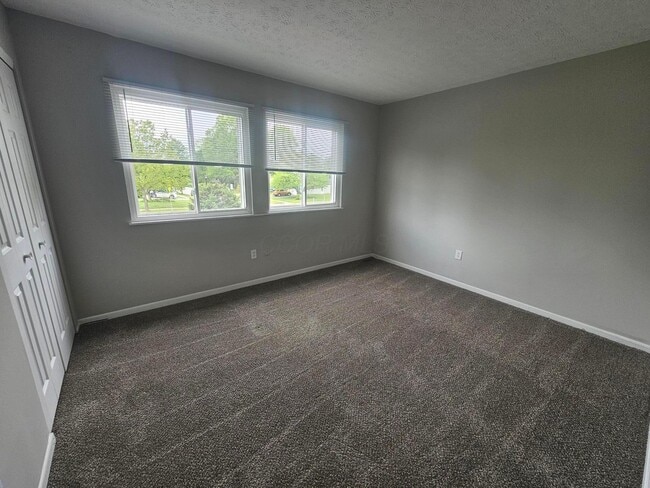 Building Photo - 946 S Spring Rd