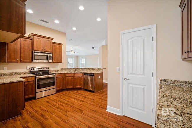 Building Photo - 405 Ellington Ave
