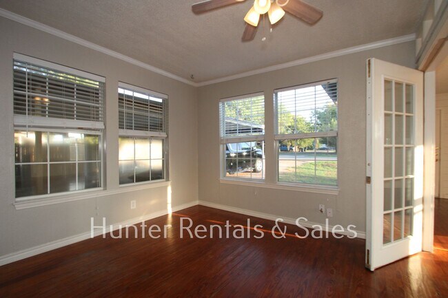 Building Photo - Charming Nolanville Cottage